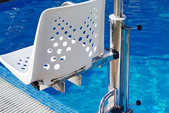 ¿Cómo comprar una grúa de piscina?